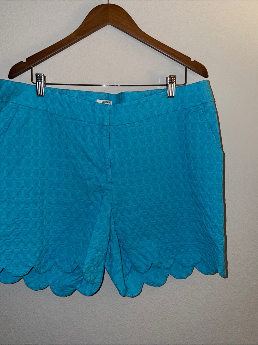 crown & ivy Turquoise Scallop Hem Women’s Shorts - Picture 2 of 5